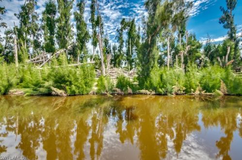 7196 Drum Dr, Saint James City FL  33956-2726 exterior