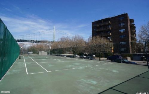 2540 Shore Blvd, Long Island City NY  11102-3941 exterior