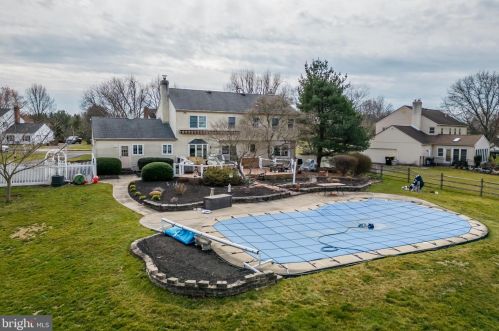 1209 Knollbrook Dr, Lansdale PA 19446-5117 exterior