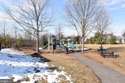 213 Alpine Dr, Leesburg VA 20175-6132 exterior