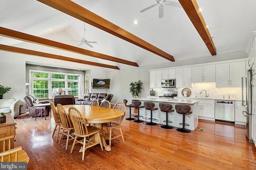 135 Marmic Dr, Southampton PA 18966-1725 exterior