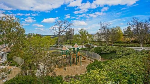 27960 Trillium Ln, Santa Clarita CA  91354-1211 exterior