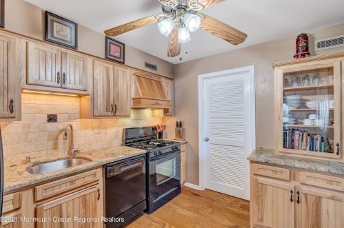 1201 Buckingham Cir, Middletown NJ  07748-3453 exterior