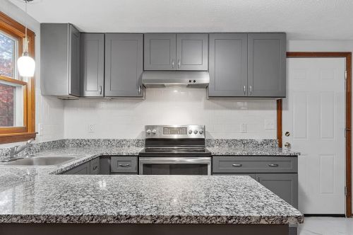 28 Phillipswood Rd, Sandown NH  03873-2427 exterior