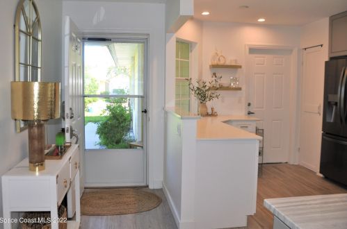 523 6th St, Vero Beach FL  32962-1687 exterior