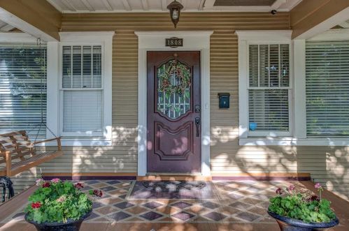1808 Virginia Pl, Fort Worth, TX 76107-3978