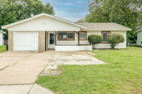 3625 Village Creek Rd, Fort Worth TX  76119-2151 exterior