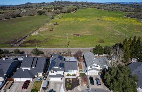 9591 Kristine Way, Windsor CA  95492-8889 exterior