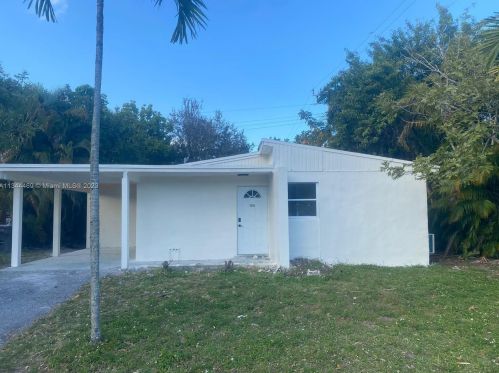 5285 Harriet Pl, West Palm Beach, FL 33407-1627