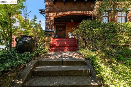 3279 Kempton Ave, Oakland, CA 94611-5825