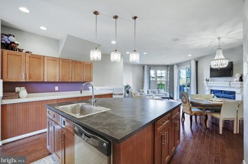 9193 Lake Preston Ct, Bristow VA  20136-6170 exterior