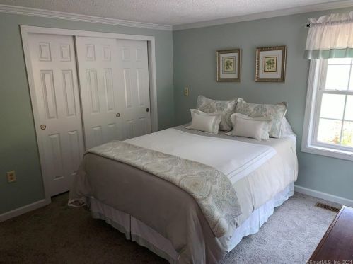 8 Cypress Rd, Uncasville CT  06382-1420 exterior