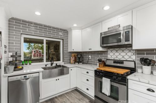 40000 Amberley Cir, Temecula CA 92591-7010 exterior