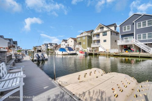 406 Eisenhower Ave, Pelican Island NJ  08751-1625 exterior