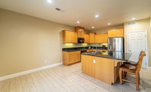 813 Golden Pond Dr, Manteca CA  95336-8284 exterior