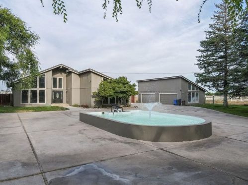 1812 Golf Rd, Turlock CA  95380-9746 exterior
