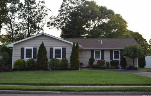 28 Norma Blvd, Holbrook, NY 11741-1717
