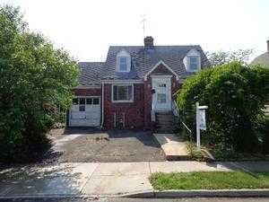 33 Durant St, Stamford, CT 06902-6611