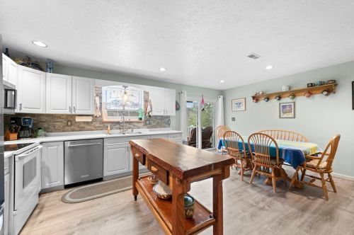37 Elena Ave, New Kensington PA  15068-9749 exterior