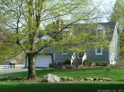 21 Farmview Ln, Granby, CT 06035-1713