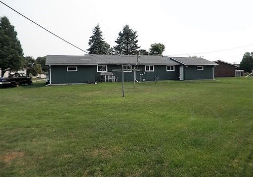 902 Parkway Ct, Two Rivers, WI 54241-3342