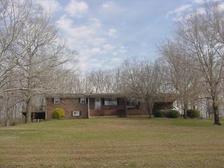1174 Pope Circle Rd, Waynesboro, TN 38485-3908