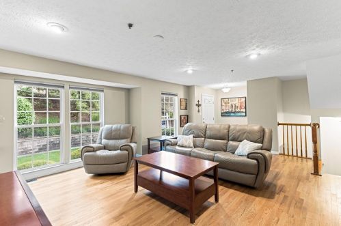 939 Royal Ct, Canonsburg, PA 15317-5043