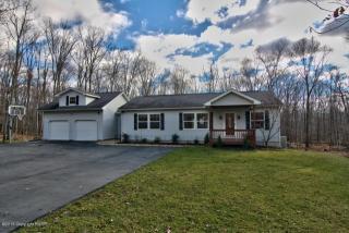 332 Henrys Crossing Rd, Cresco, PA 18326-7748