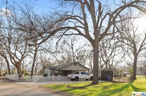 1172 Pecan Pt, Seguin, TX 78155-1123