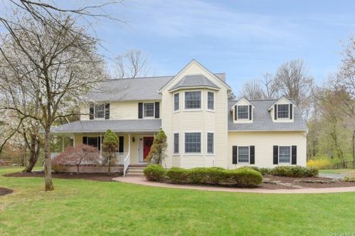 3 Vivian Pl, Airmont, NY 10901-3210