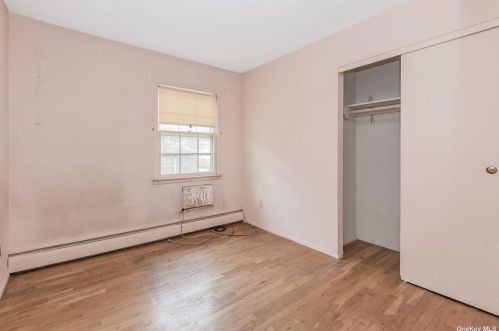 9 Foothill Ln, Elwood NY  11731-4106 exterior