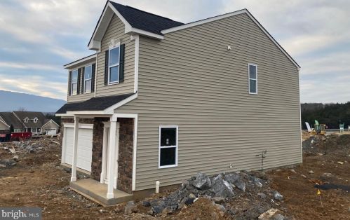 143 Signal Knob Cottage Dr, Strasburg, VA 22657-5290