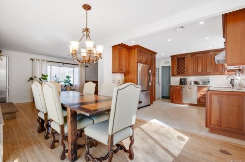 24 Abingdon Ln, Scarsdale, NY 10583-6651