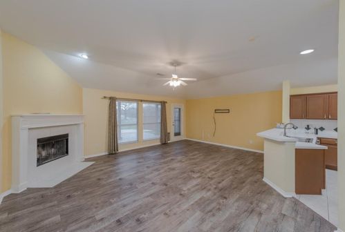 913 Jeffrey Dr, Denton TX  76208-6425 exterior