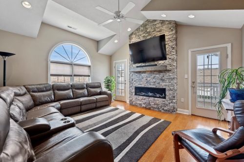 339 Saddlebrook Rd, Gibsonia, PA 15044-7809