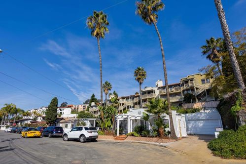 2242 Congress St, San Diego CA 92110-2822 exterior