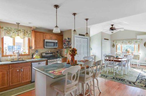 329 Broadway, North Lindenhurst, NY 11757-3302
