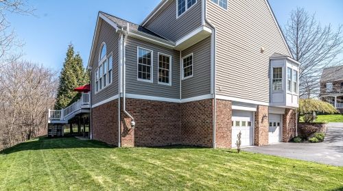 1642 Heritage Dr, Pittsburgh, PA 15237-7612