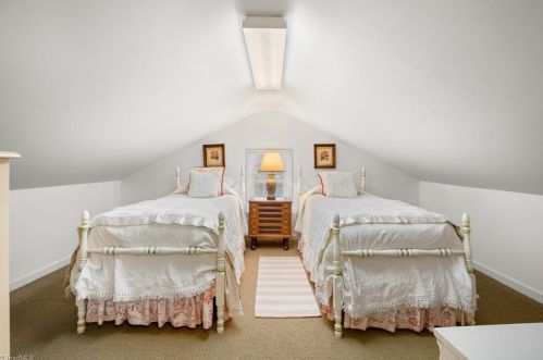 606 Elmwood Dr, Greensboro NC  27408-5005 exterior