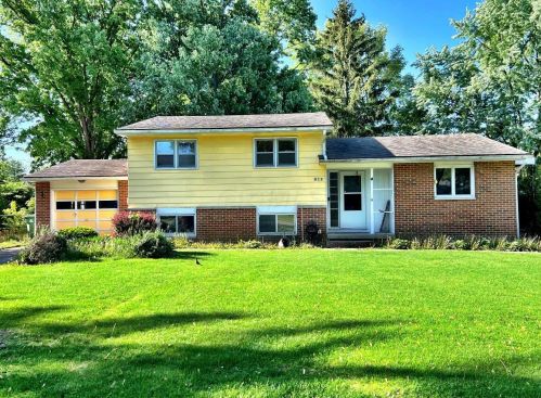 915 Van Kirk Dr, Marysville, OH 43040-1344