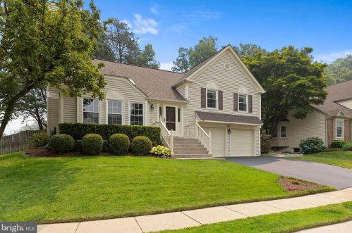 7801 Cherry Orchard Ct, Springfield, VA 22153-2125