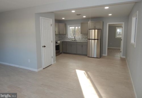 52 Wayne Dr, Dover DE  19901-4956 exterior