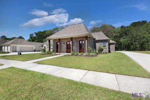 15834 Blackstone Dr, Pride, LA 70770-2204