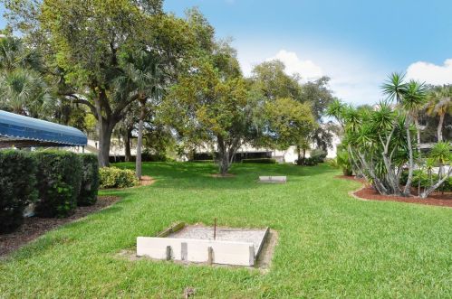 74 Inlets Blvd, Nokomis FL  34275-4105 exterior