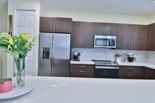 15832 91st Ct, Hialeah FL  33018-1951 exterior