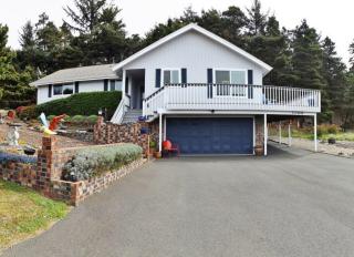1705 Sandpiper Dr, Waldport, OR 97394-9558