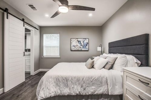 10905 Damon Ln, Dallas TX  75229-3839 exterior