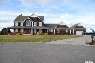 60 Josie Ct, Northampton, NY 11901-2095