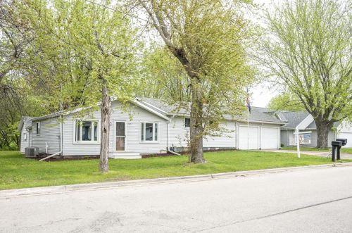 2403 Van Beek Rd, Green Bay, WI 54311-5215