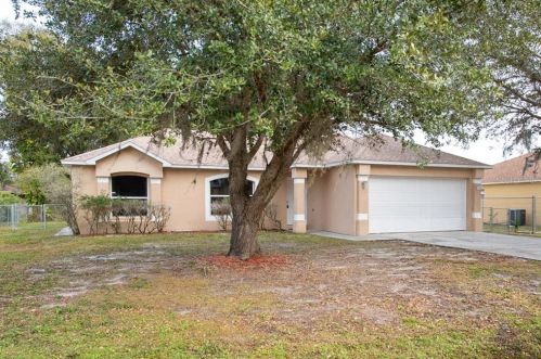 460 Lark Ct, Kissimmee, FL 34759-4429